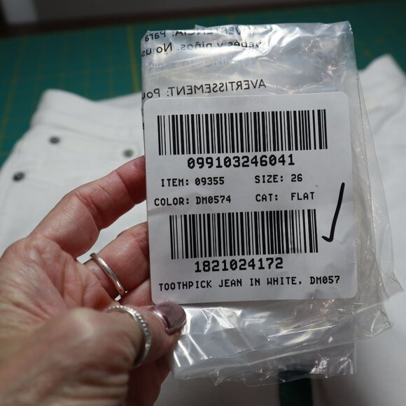 J. Crew 8" Toothpick Jean Women 26 White Boho Minimalist Crisp Classic Basic NWD - Picture 10 of 10